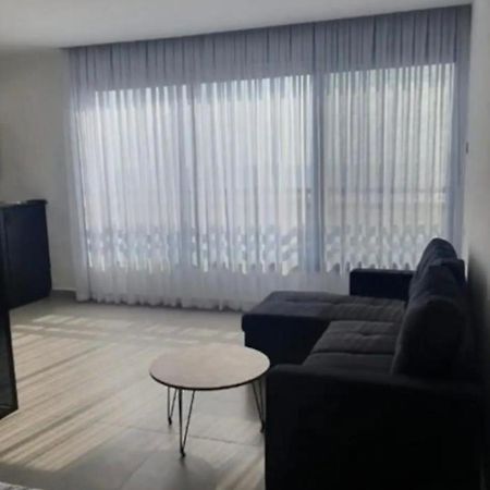 Appartamento Ryo 11 דירת נופש חדשה על חוף הים נוף לים Bat Yam Esterno foto