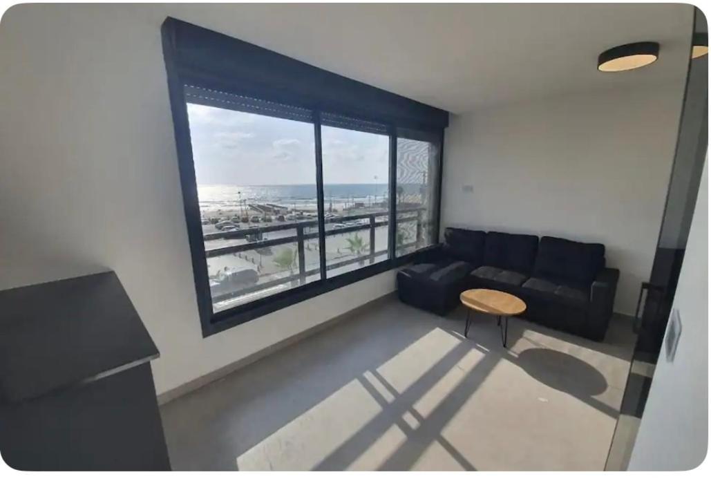 Appartamento Ryo 11 דירת נופש חדשה על חוף הים נוף לים Bat Yam Esterno foto