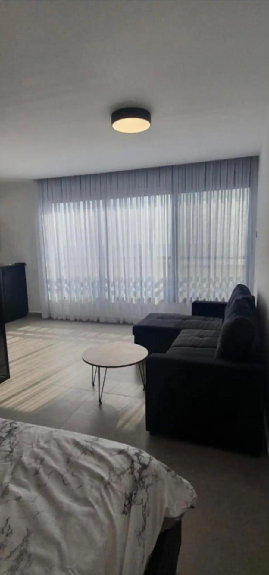 Appartamento Ryo 11 דירת נופש חדשה על חוף הים נוף לים Bat Yam Esterno foto